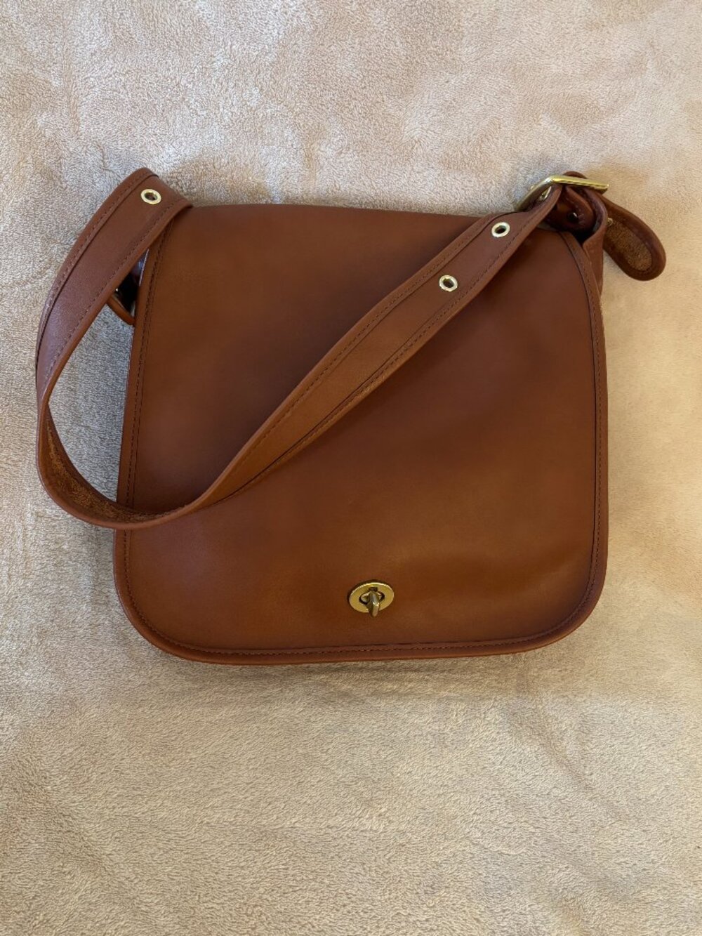 COACH CLASSICS 2012 REISSUE STEWARDESS BAG 17996 in color British Tan